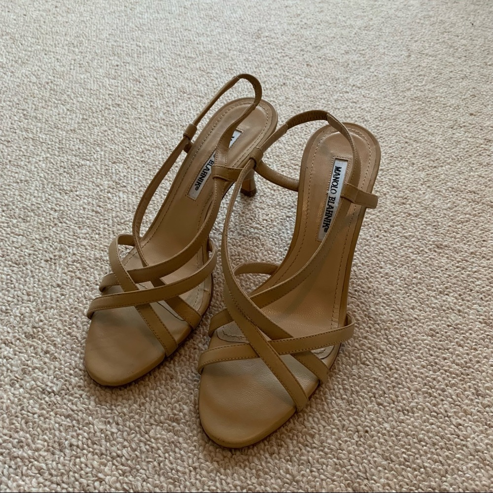 Nude Manolo Blahnik kitten heels 37.5